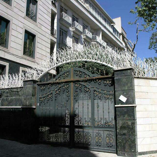 حفاظ روی دیوار