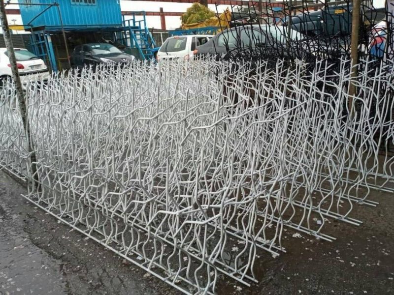حفاظ دور دیوار حیاط