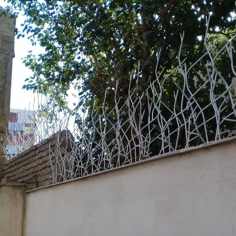 نرده حفاظ بالای دیوار