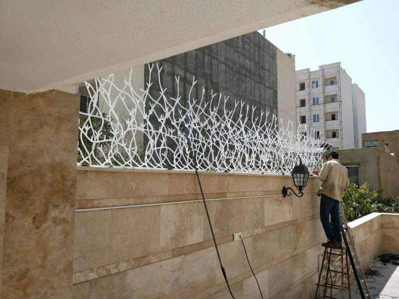 خرید نرده آهنی بالای دیوار