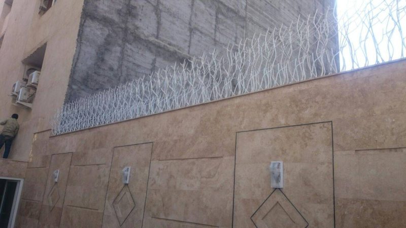 نرده رو دیوار 