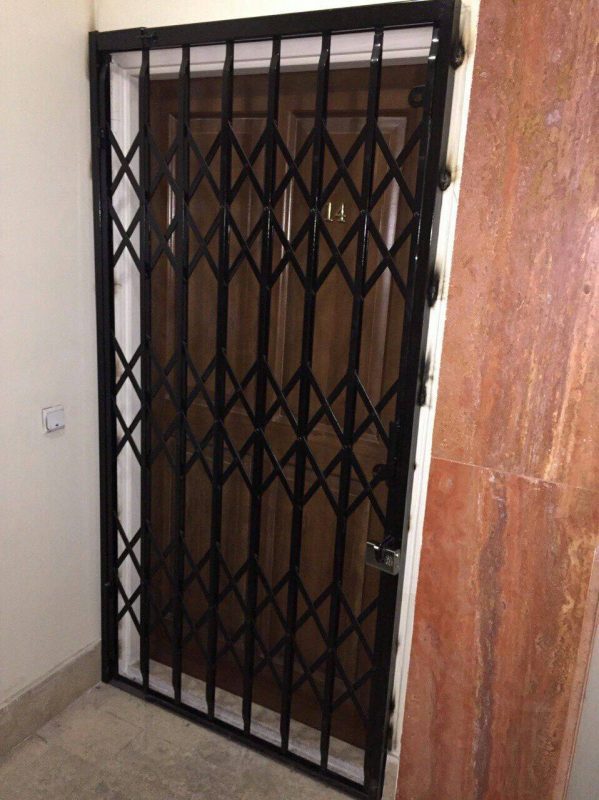 حفاظ آهنی درب منزل 