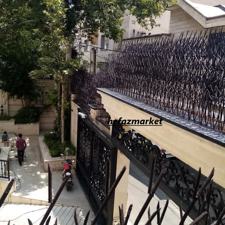 نصب حفاظ آهنی شاخ گوزنی برای محوطه حیاط