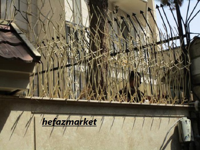 حفاظ دیواری شاخ گوزنی با رنگ کرم کوره ای