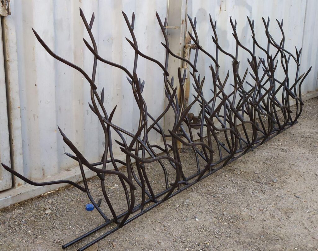 بررسی نرده بالای دیواری