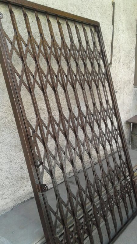 حفاظ کشویی پشت درب منزل