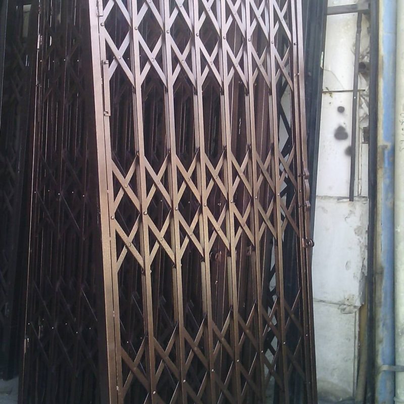 مزایای نصب حفاظ آکاردئونی درب آپارتمان