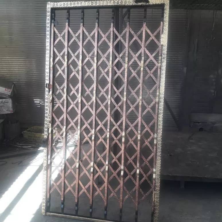 خرید حفاظ آکاردئونی پشت درب اپارتمان