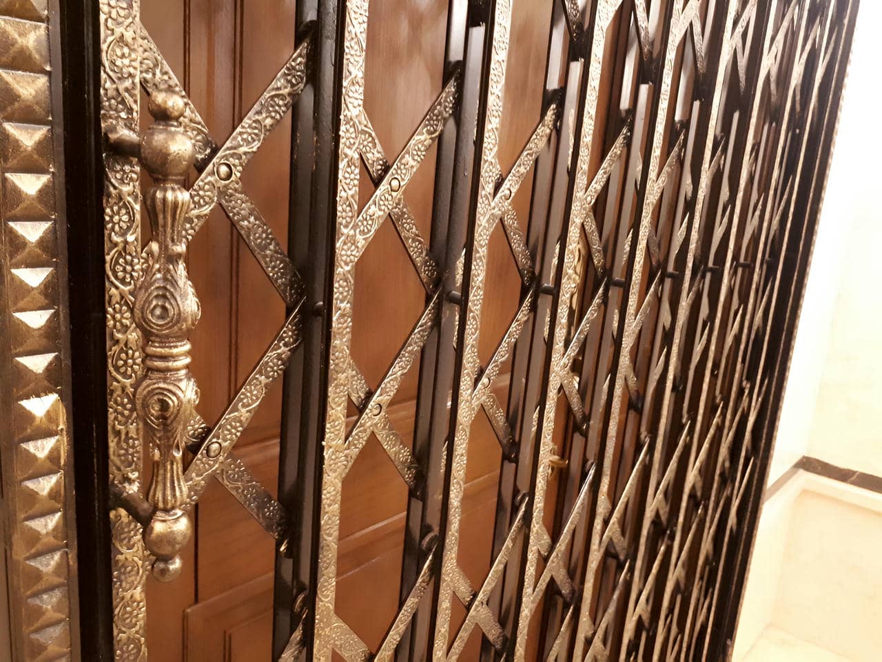 راهنمای خرید درب آکاردئونی فلزی آپارتمان