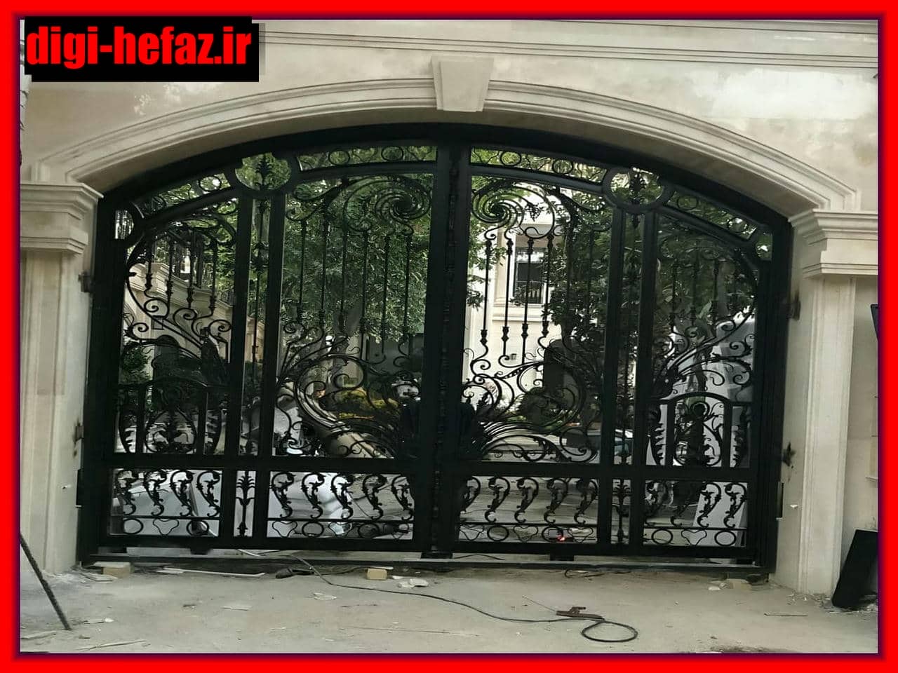درب فرفورژه نفررو و درب ورودی پارکینگ