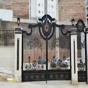 درب فرفورژه مدل لادن با طراحی کلاسیک درب فرفورژه مدل لادن با طراحی کلاسیک