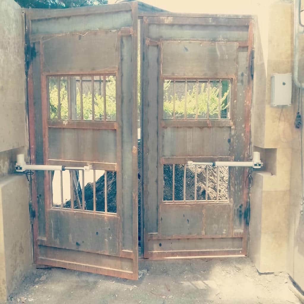 جک درب پارکینگ در بندر بوشهر