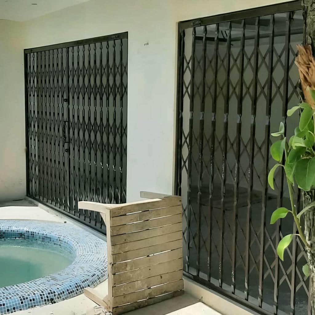 نصب درب آکاردئونی چهارگل در سبزوار