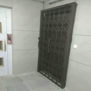 درب آکاردئونی در رشت