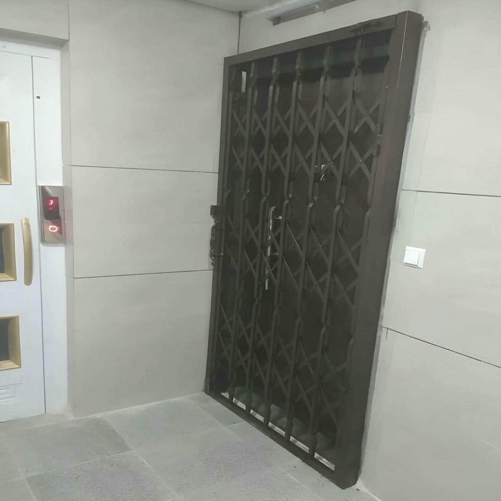 درب آکاردئونی در رشت