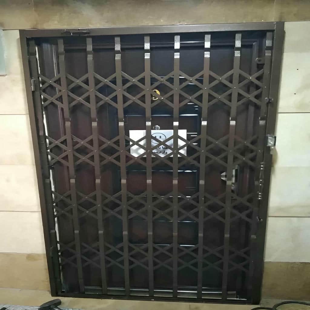 نصب درب آکاردئونی چهارگل در فیروزکوه نصب درب آکاردئونی چهارگل در فیروزکوه