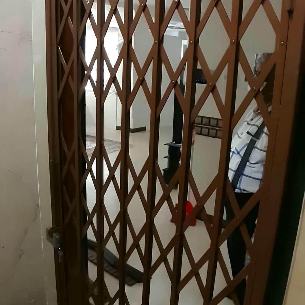 نصب درب آکاردئونی چهارگل در قم نصب درب آکاردئونی چهارگل در قم