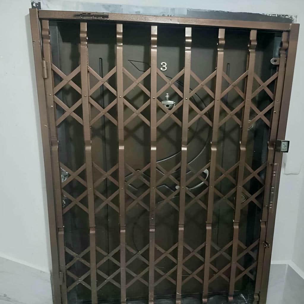 قیمت درب آکاردئونی سه گل در بندر لنگه