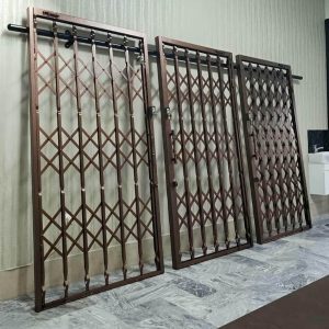 درب آکاردئونی در ساوه