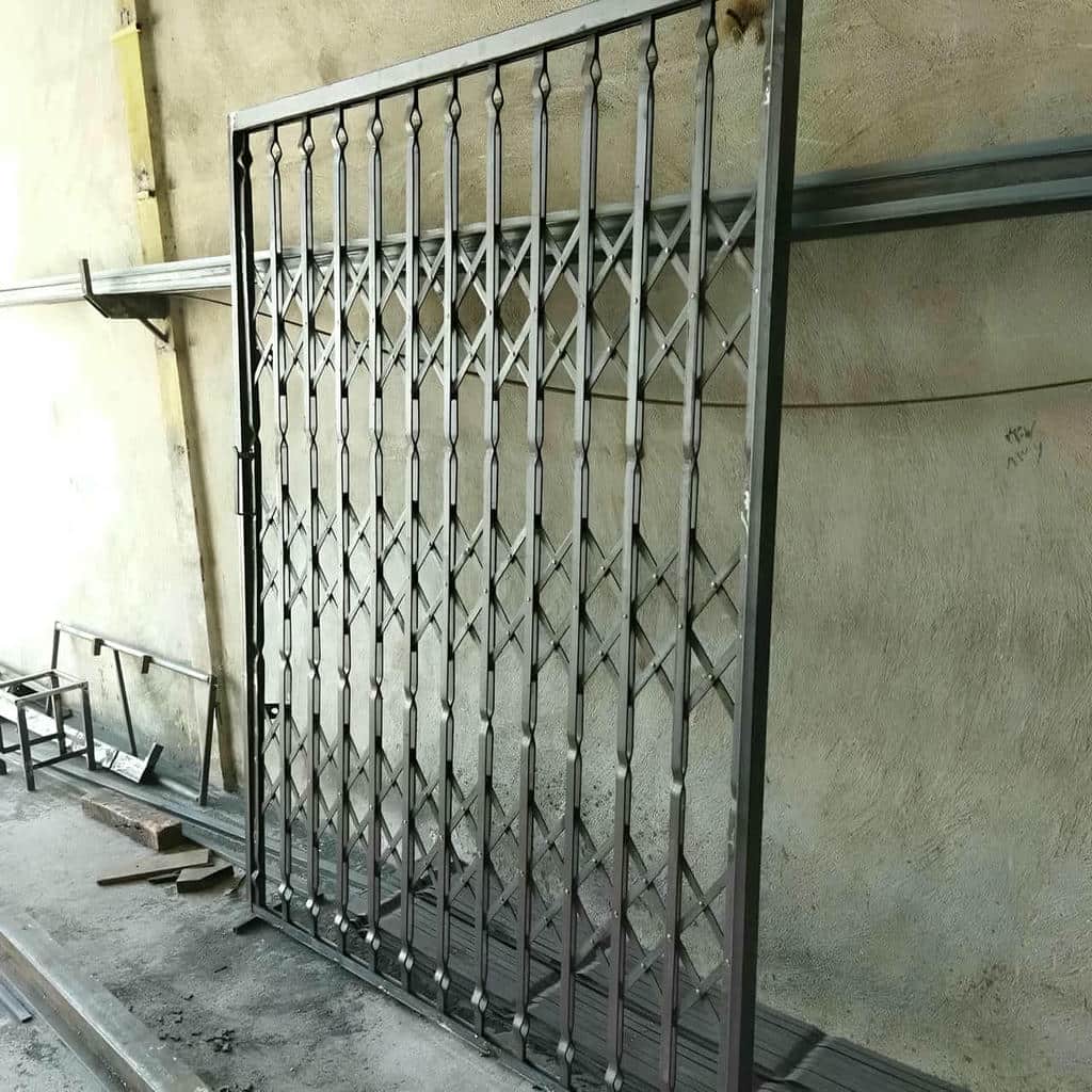 نصب درب آکاردئونی چهارگل در قزوین