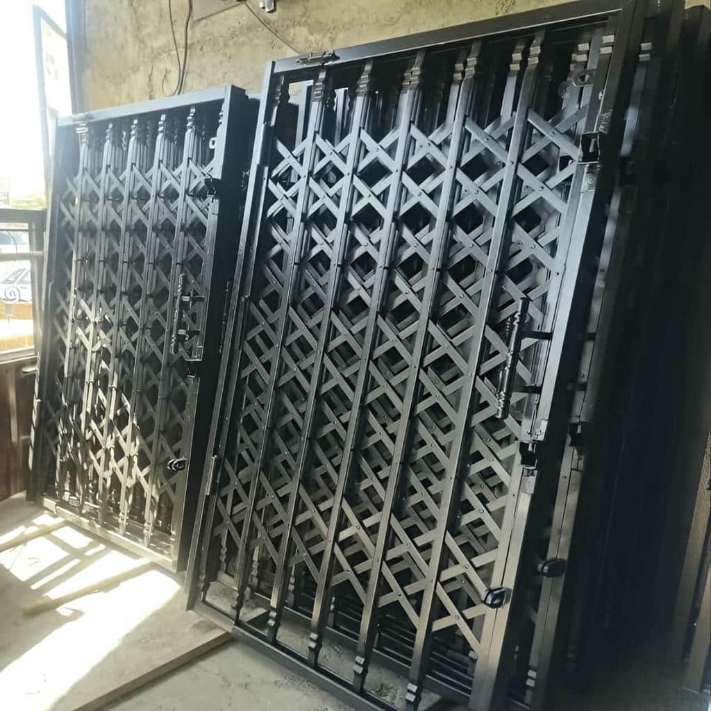 درب آکاردئونی در بندرعباس