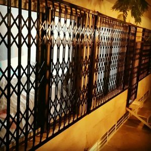 درب آکاردئونی در ارومیه