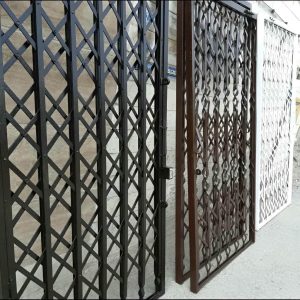 درب آکاردئونی در سنندج