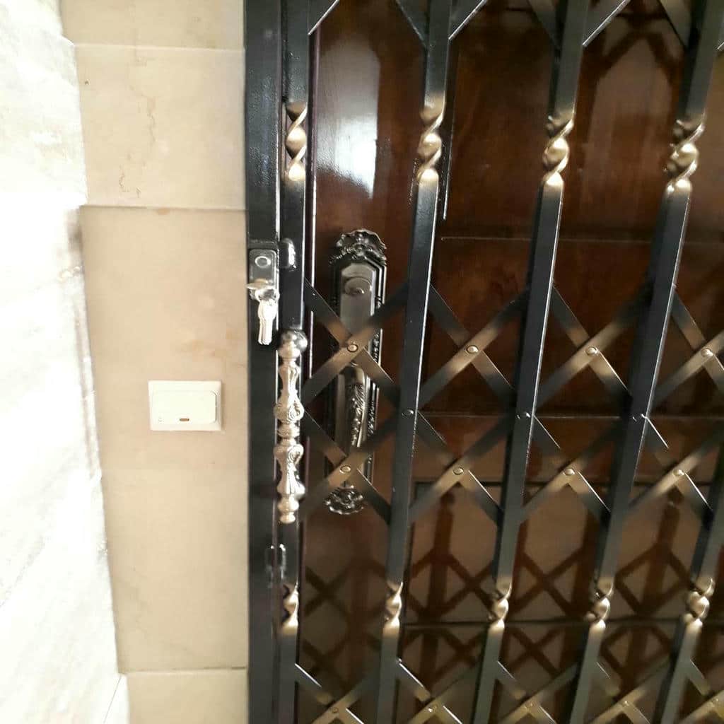 نصب درب آکاردئونی چهارگل در زاهدان