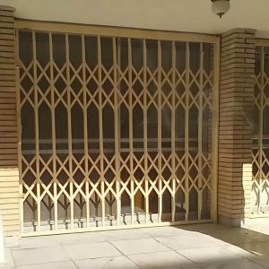 درب آکاردئونی در استان خوزستان