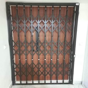 درب آکاردئونی در نیشابور