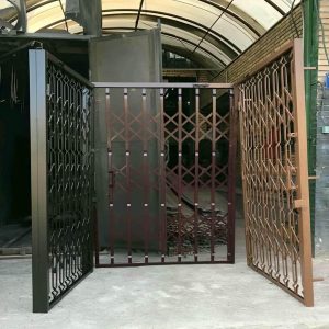 درب آکاردئونی در عظیمیه کرج