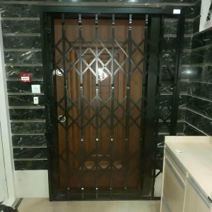 درب آکاردئونی در فیروزکوه