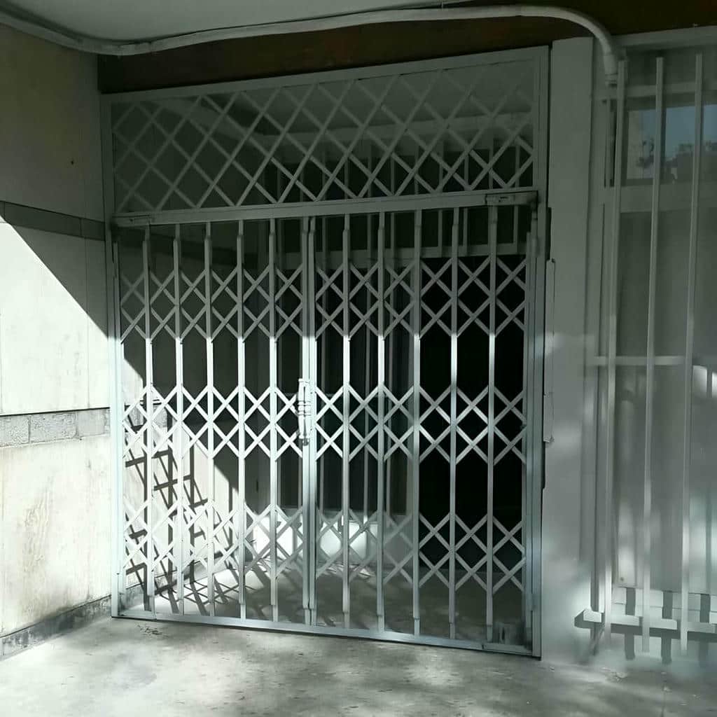 نصب درب آکاردئونی چهارگل در گنبدکاووس
