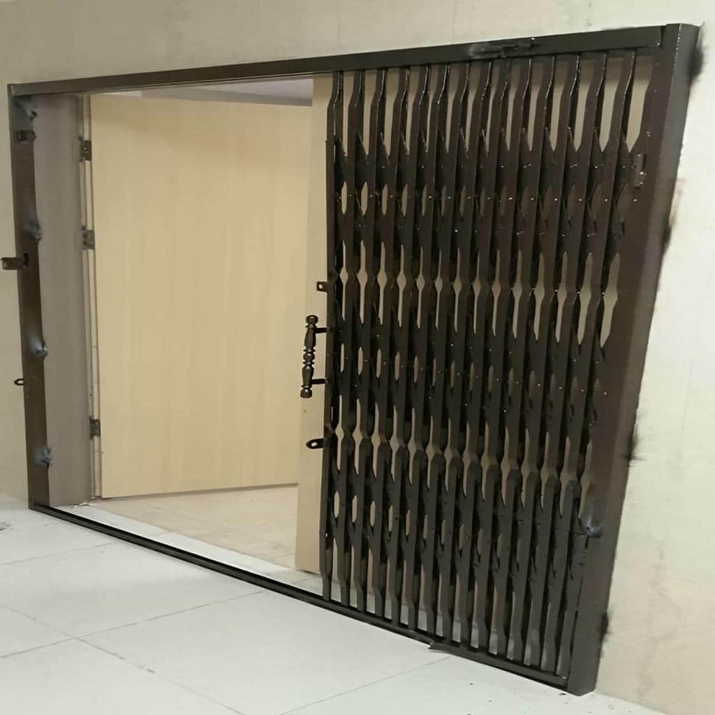 درب آکاردئونی در یاسوج