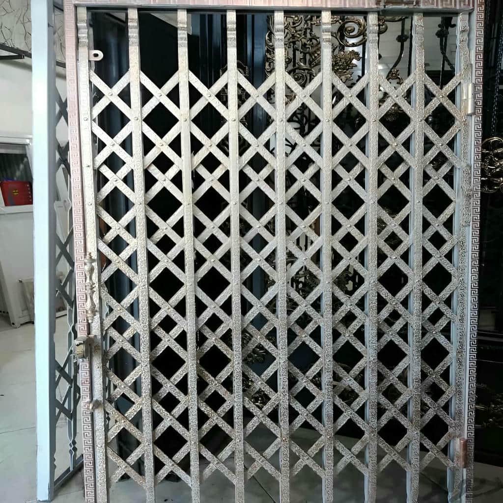 نصب درب آکاردئونی چهارگل در لواسان