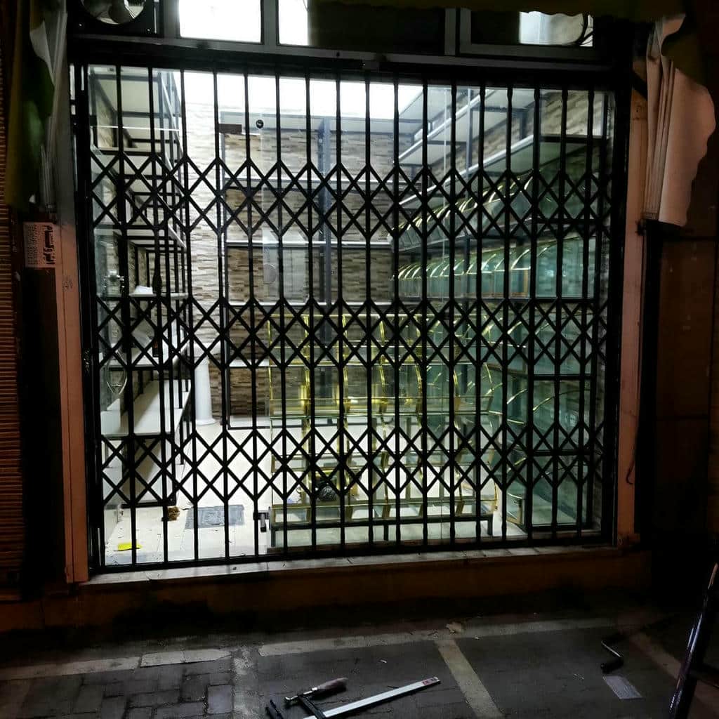 درب آکاردئونی در اصفهان