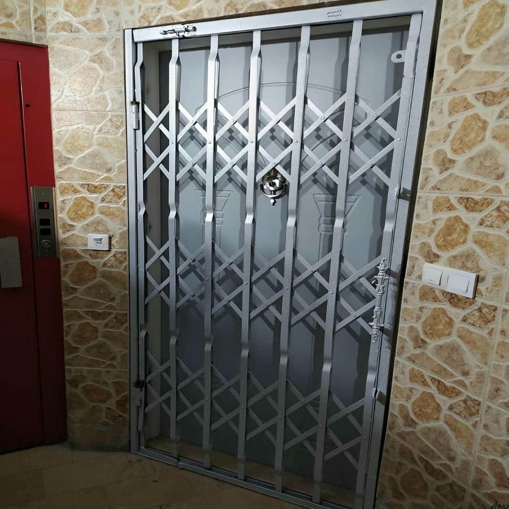 درب آکاردئونی در ایرانشهر