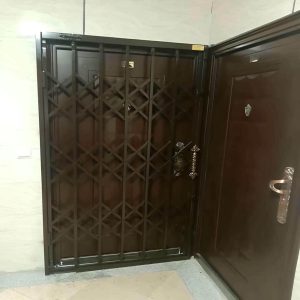 درب آکاردئونی در شهرکرد