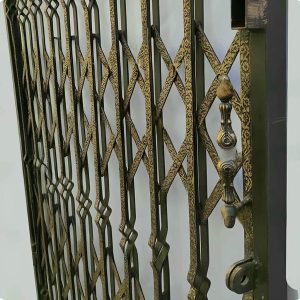 درب آکاردئونی در نوشهر