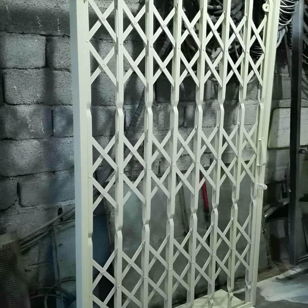 درب آکاردئونی در چالوس