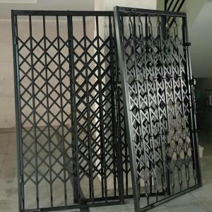 درب آکاردئونی در مریوان