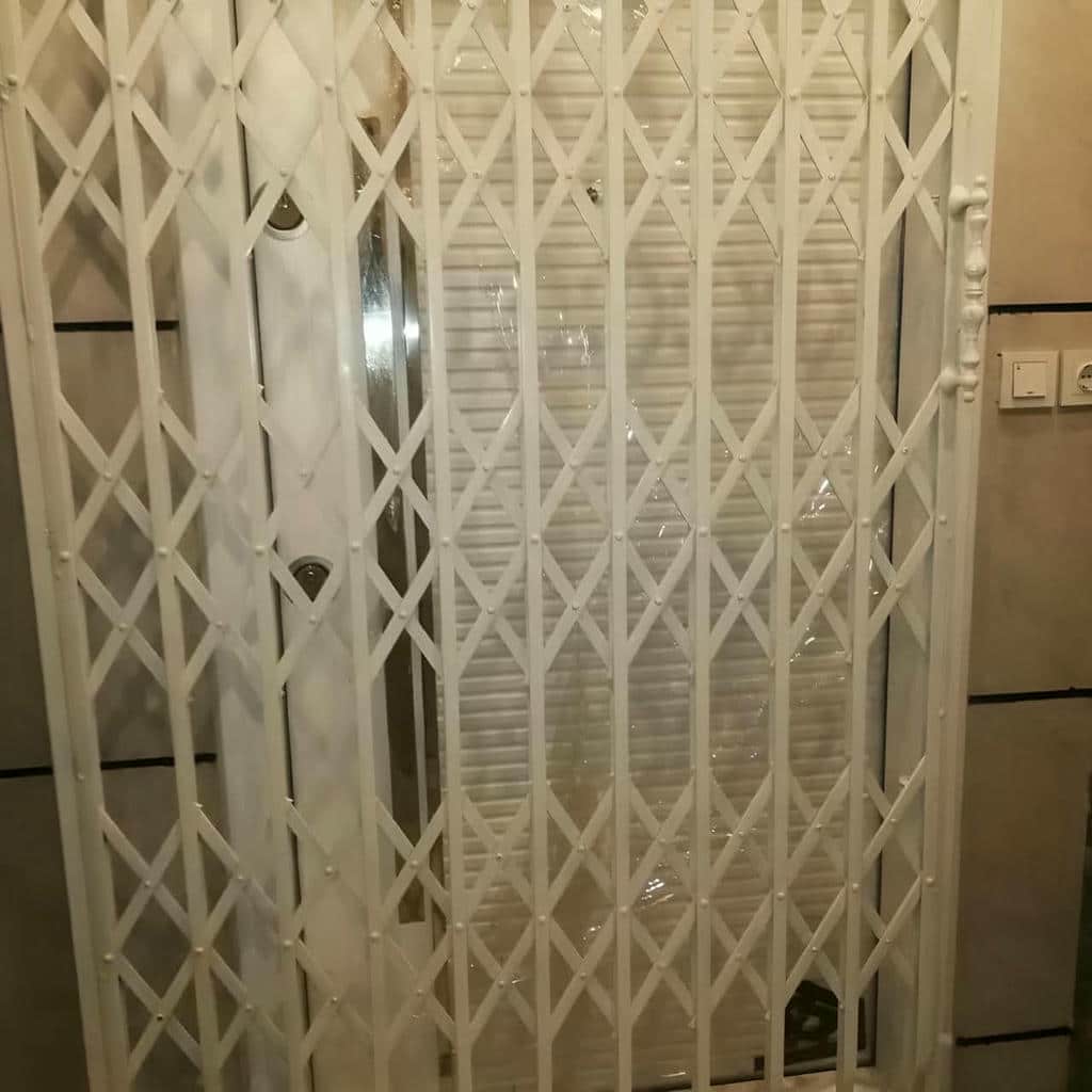 نصب درب آکاردئونی چهارگل در همدان