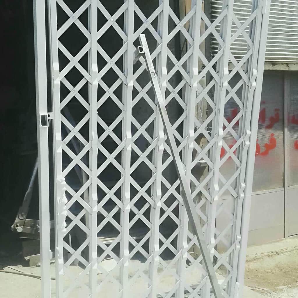 نصب درب آکاردئونی چهارگل در نوشهر