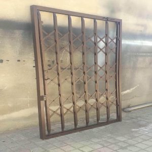 درب آکاردئونی در استان گیلان