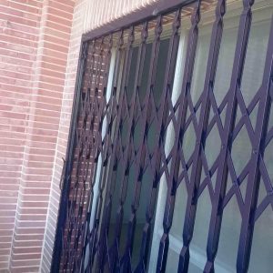 درب آکاردئونی در بیرجند