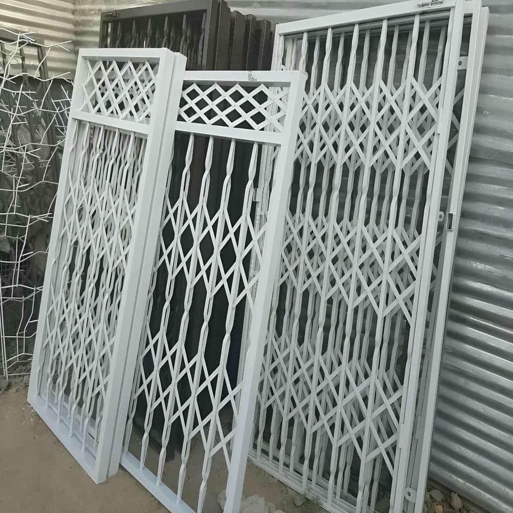 نصب درب آکاردئونی چهارگل در بندر بوشهر