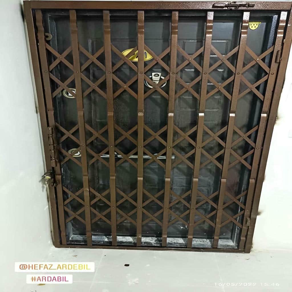 نصب درب آکاردئونی چهارگل در بومهن