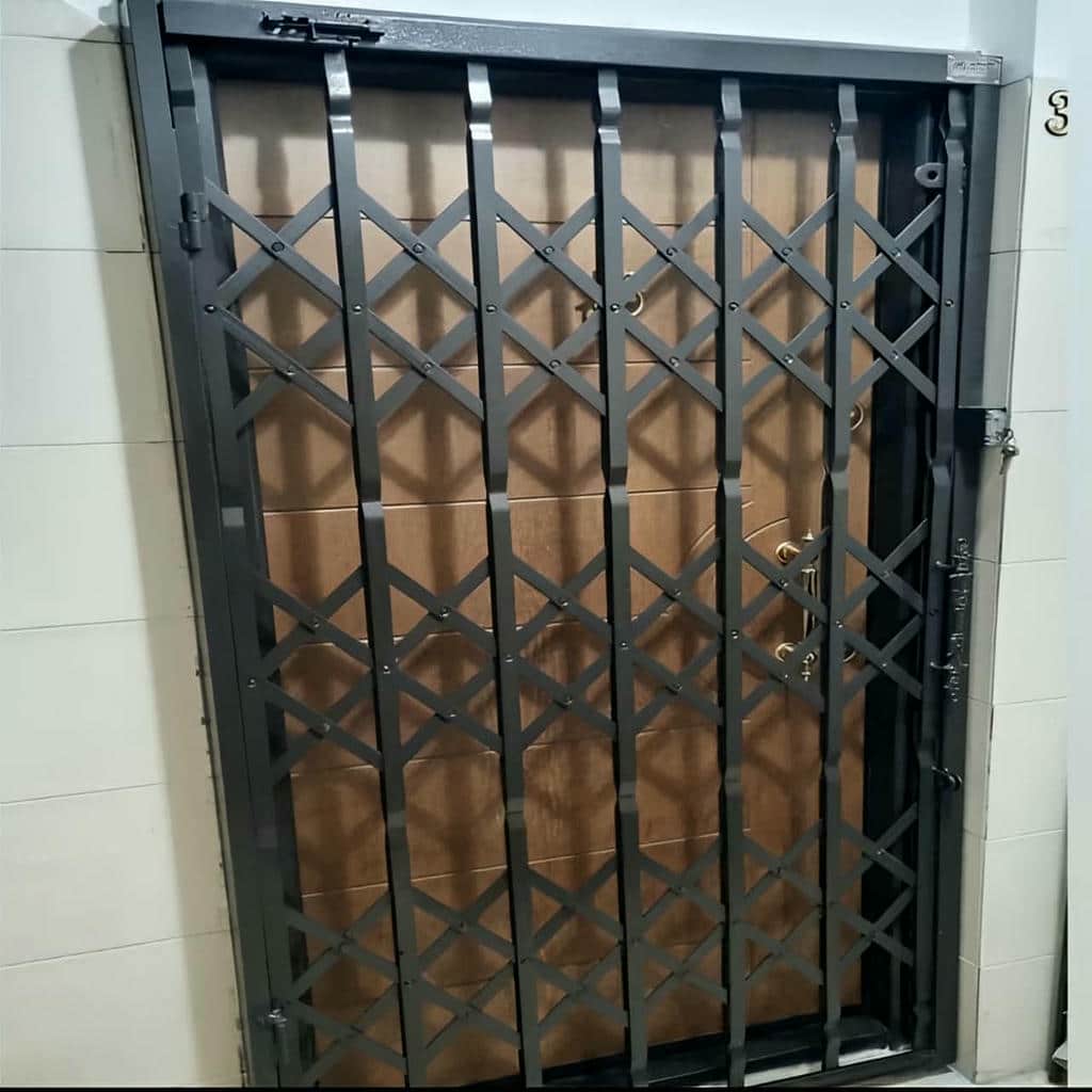 نصب درب آکاردئونی چهارگل در سیرجان
