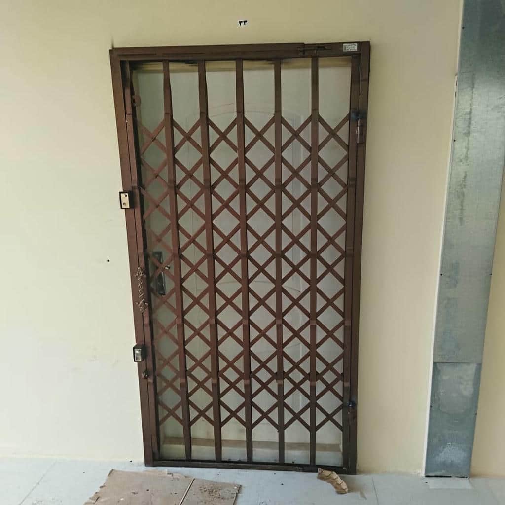 نصب درب آکاردئونی چهارگل در شهرکرد