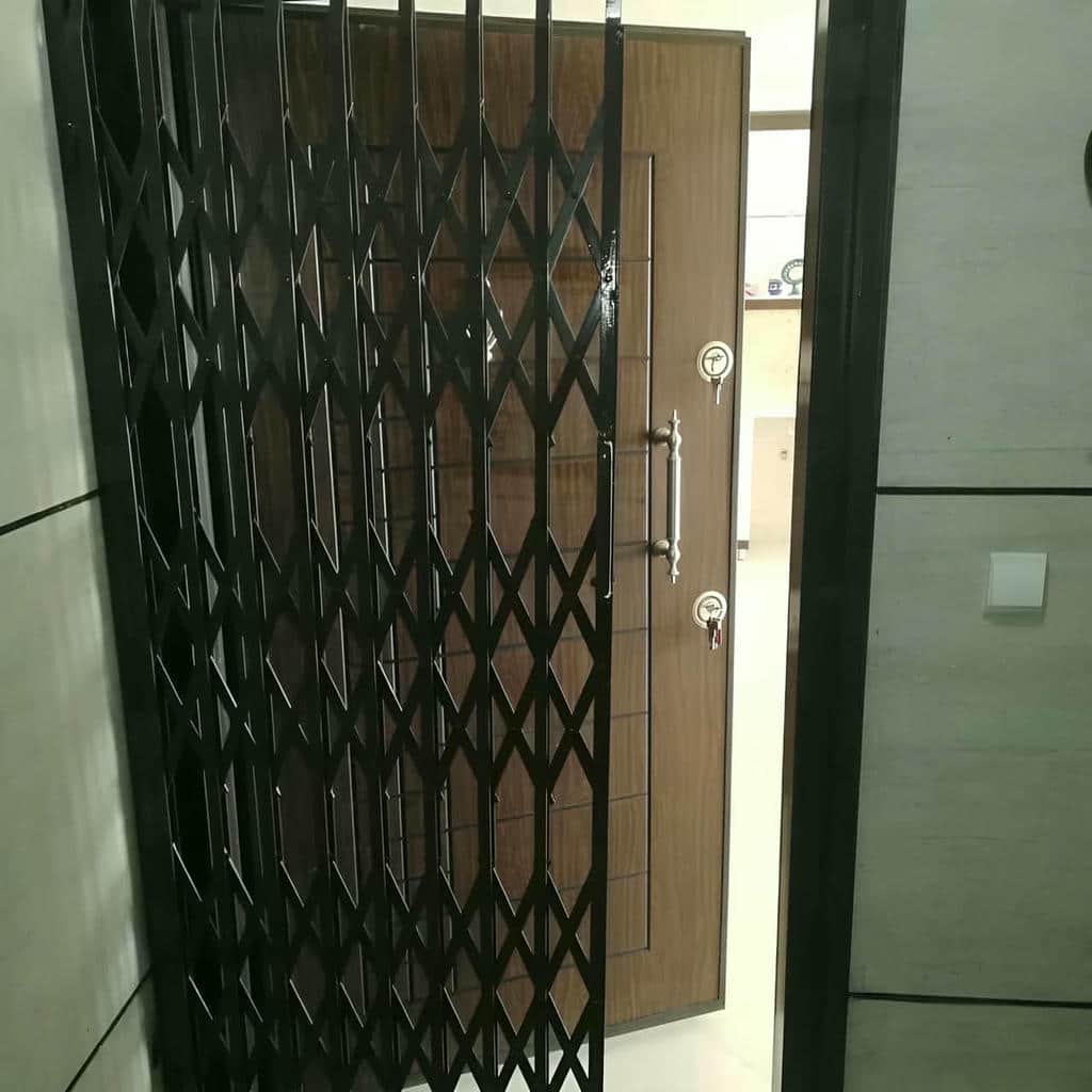 نصب درب آکاردئونی چهارگل در مشهد